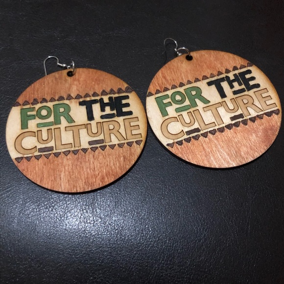 Earring - Picture 1 of 2